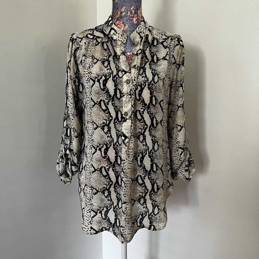 🛍️ Snake Print Button Blouse with Roll up Sleeves Small Chico